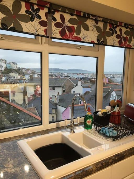 Stunning Penthouse Views To Harbour With Parking. Apartamento Brixham Exterior foto